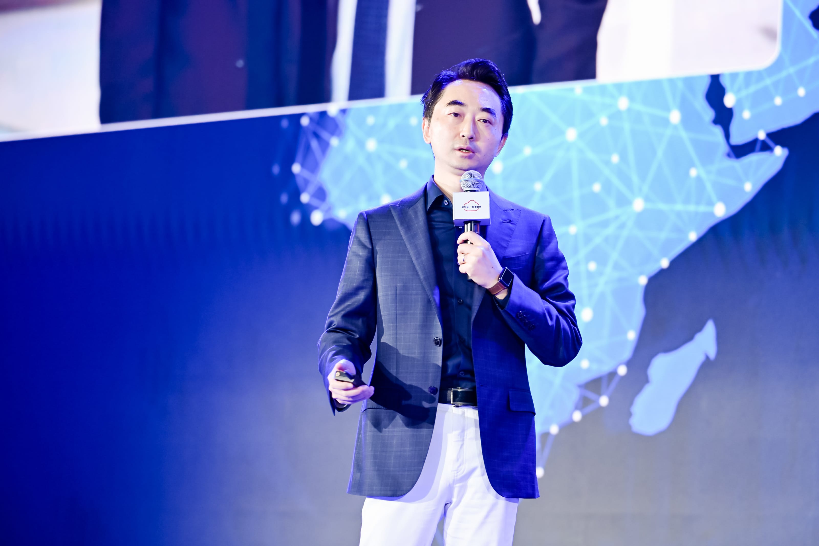 2025华为云中企出海全球峰会举行 赋能企业构筑全球差异化竞争力-华为云